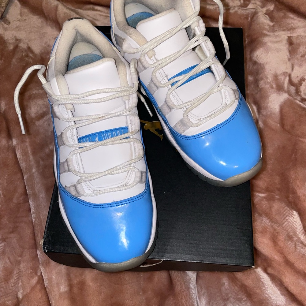 Air Jordan 11 UNC Lows BG size 5.5 (women 7)
